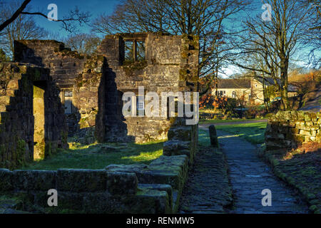 Il percorso dai ruderi di Wycoller Hall, Wycoller village, Pendle, Lancashire Foto Stock