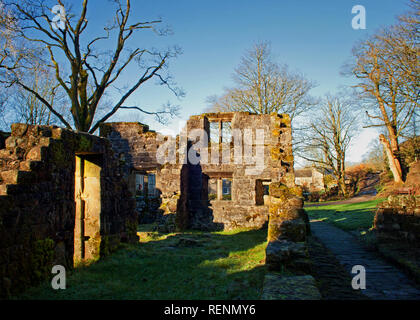 Una sezione delle rovine di Wycoller Hall, Wycoller village, Pendle, Lancashire Foto Stock