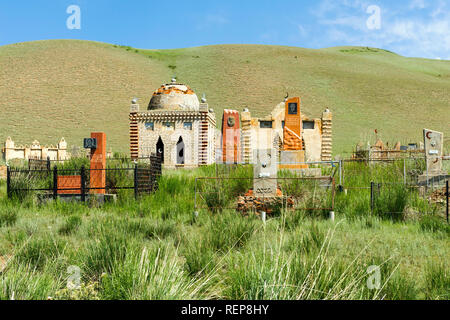 Cimitero musulmano, Eki Naryn gorge, regione di Naryn, Kirghizistan Foto Stock