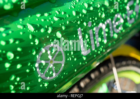 Una batteria-assisted calce noleggio biciclette su una strada di Londra. Foto Data: martedì, 22 gennaio 2019. Foto: Roger Garfield/Alamy Foto Stock