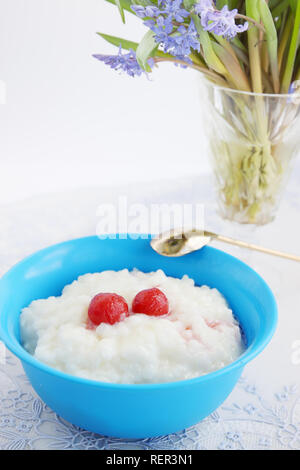 Farinata di Riso con latte canning ciliegia, dessert Foto Stock