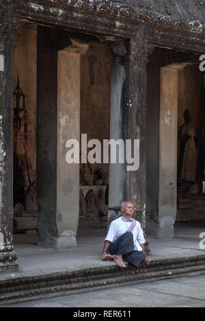 Appoggio all'ombra: Preah Poan (la galleria dei mille Buddha), Angkor Wat, Siem Reap, Cambogia Foto Stock