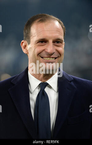 21 gennaio 2019, Allianz Stadium, Torino, Italia; di calcio della Serie A, Juventus contro il Chievo; Max Allegri il pullman della Juventus Foto Stock