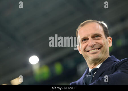 21 gennaio 2019, Allianz Stadium, Torino, Italia; di calcio della Serie A, Juventus contro il Chievo; Max Allegri il pullman della Juventus Foto Stock