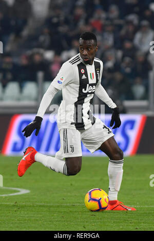 21 gennaio 2019, Allianz Stadium, Torino, Italia; di calcio della Serie A, Juventus contro il Chievo; Blaise Matuidi della Juventus sulla sfera Foto Stock