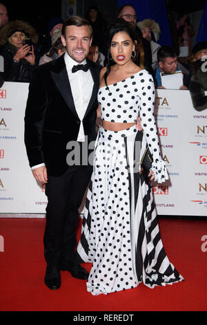 Londra, Regno Unito. 22 gennaio 2019: Nathan Massey & Cara De La Hoyde presso il National TV Awards 2019 all'O2 Arena, Londra. Immagine: Steve Vas/Featureflash Foto Stock