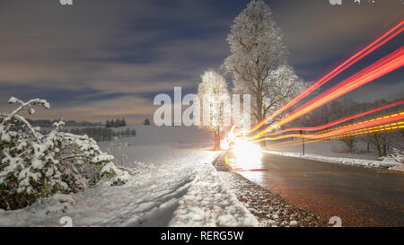 Nevicata a Watford il 22 gennaio 2019. L'inverno è arrivato a Watford oggi con un fantastico 8cm di neve vicino a Grove. È stato da alcuni dei più grandi fiocchi di neve che ho visto da 2010 nevicata. Siamo stati nel posto più fortunato per la neve di oggi. O sfortunati se si odiano la neve Foto Stock