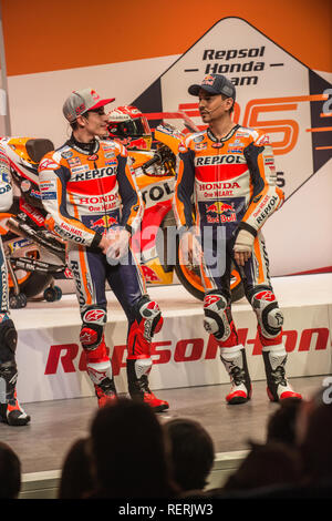 Repsol Campus, Madrid Spagna. 23 gennaio, 2019. La Honda HRC Moto GP team Presentation. MArc marquez e Jorge Lorenzo durante lo spettacolo Credito: Alessandro Avondo/Alamy Live News Foto Stock