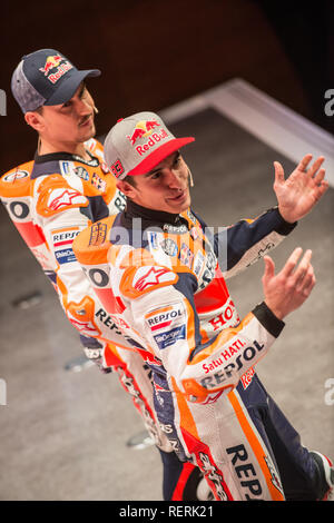 Repsol Campus, Madrid Spagna. 23 gennaio, 2019. La Honda HRC Moto GP team Presentation. MArc marquez e Jorge Lorenzo durante lo spettacolo Credito: Alessandro Avondo/Alamy Live News Foto Stock