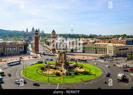 Plaça d'Espanya, dietro la Avenida de la Reina Maria Cristina, Palau Nacional de Montjuic, Barcellona, in Catalogna, Spagna Foto Stock