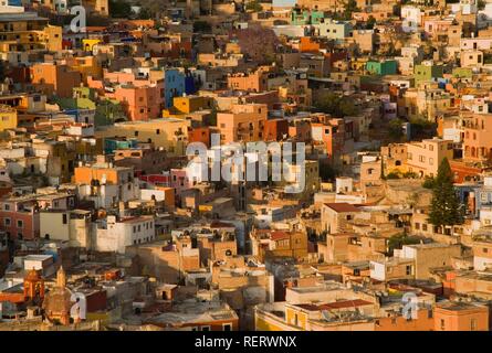 Vista sulla storica città di Guanajuato, Sito Patrimonio Mondiale dell'UNESCO, Provincia di Guanajuato, Messico Foto Stock