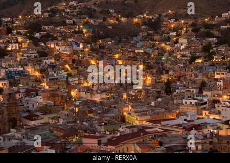 Vista sulla storica città di Guanajuato, Sito Patrimonio Mondiale dell'UNESCO, Provincia di Guanajuato, Messico Foto Stock