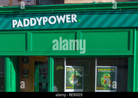 Paddypower scommesse negozio di fronte a Skibbereen West Cork in Irlanda Foto Stock