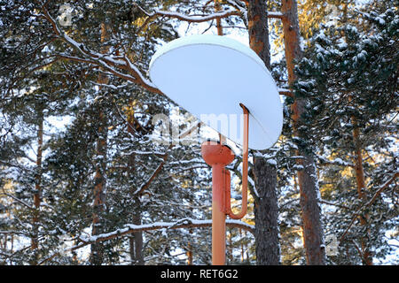 Sanatorio Paimio, illuminazione esterna dettaglio. Progettato da architetto finlandese Alvar Aalto, completata nel 1933. Paimio, Finlandia. Il 20 gennaio 2019. Foto Stock