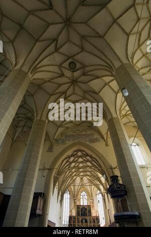 Navata centrale e altare alato, chiesa fortificata di Biertan, Sito Patrimonio Mondiale dell'Unesco, Transilvania, Romania Foto Stock