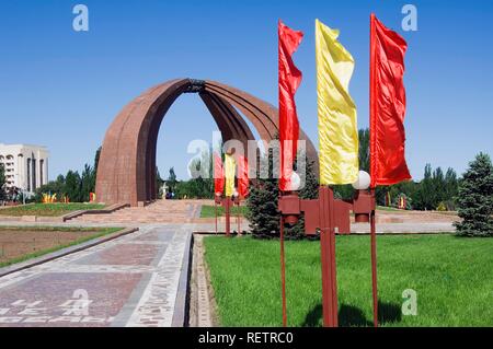 Il Memoriale della Seconda Guerra Mondiale, la Piazza della Vittoria, Bishkek, Kirghizistan Foto Stock