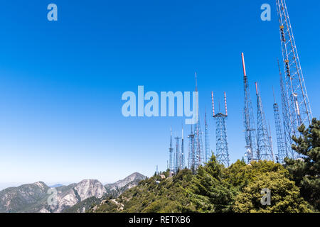 Telecomunicazioni antenna Radio torri, Mount Wilson, California del sud Foto Stock