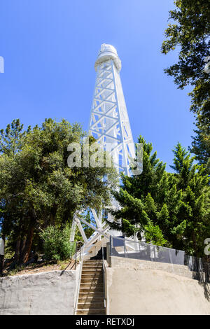 Il 150-piedi torre solare sulla sommità del monte Wilson (costruito nel 1910) è usato principalmente per la registrazione della distribuzione del campo magnetico attraverso il Sun il volto sev Foto Stock