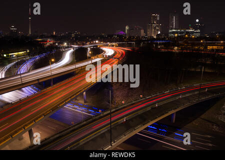 Svincolo autostradale nella città di Berlino Foto Stock