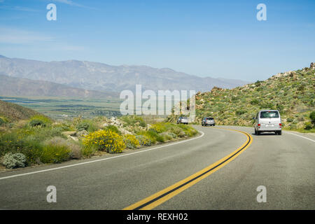 Marzo 16, 2017 - Los Angeles/CA/USA - La marcia su autostrade di Los Angeles County attraverso le montagne Foto Stock