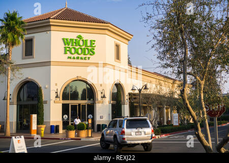 2 settembre 2017 Santa Clara/CA/USA - La Whole Foods supermercato si trova a Santa Clara Square Marketplace , South San Francisco Bay Area Foto Stock