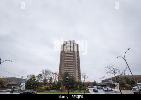 MONTREAL, Canada - 5 Novembre 2018: il logo della Radio Canada - Canadian Broadcasting Corporation (CBC) sul loro quartier generale per il Quebec in Montreal, Cana Foto Stock