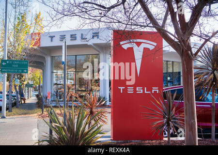 Dicembre 7, 2017 Palo Alto / CA / STATI UNITI D'AMERICA - showroom Tesla nella Silicon Valley, San Francisco Bay Area Foto Stock