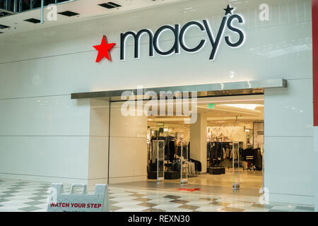 8 gennaio 2018 San Jose / CA / STATI UNITI D'AMERICA - magazzino Macy's si trova nella valle di Westfield Mall, Santa Clara County, South San Francisco Bay Foto Stock