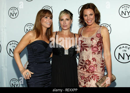 New York, Stati Uniti. 6 giugno 2011. Jill Zarin, Sonja Morgan, Contessa Luann de Lesseps visita il sesto premio annuale Made in NY alla Gracie Mansion di New York, USA. Crediti: Steve Mack/S.D. Mack Pictures/Alamy Foto Stock