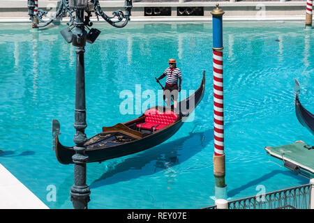 Las Vegas, Nevada, Stati Uniti d'America - 1 Settembre 2017: la gondola presso il Grand Canal al Venetian Resort Hotel Casino e. Questo lussuoso hotel è stato inaugurato il 3 maggio 19 Foto Stock