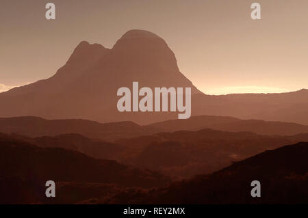 Suilven visto dal B869,Assynt, Highlands scozzesi Foto Stock