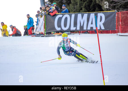 Madonna di Campiglio, Italia 12/22/2018. 3° Slalom speciale maschile. Hargin di Svezia durante lo slalom speciale di Coppa del Mondo di Sci 2018/19. Audi FIS Coppa del Mondo di sci Foto Stock