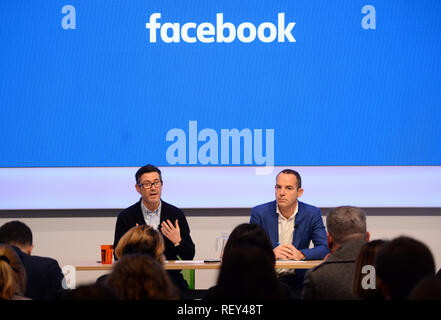 VP di Facebook in Nord Europa Steve Hatch (sinistra) e risparmiare denaro esperto Martin Lewis durante una conferenza stampa congiunta presso la sede centrale di Facebook a Londra. Foto Stock