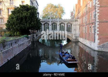 Il Ponte dei Sospiri presso il St John's College di Cambridge, Inghilterra Foto Stock