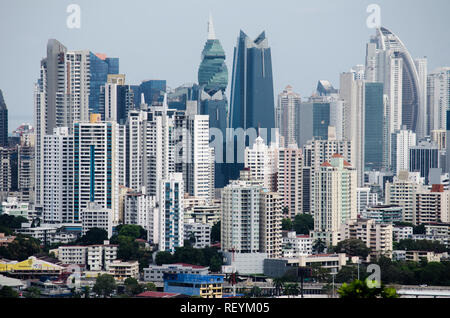 Panama skyline della città come si vede dal Metropolita Parco Nazionale Foto Stock