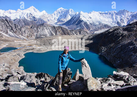 La vista sul Kongma La Pass in Himalaya del Nepal Foto Stock