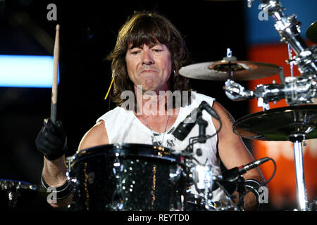 New York, Stati Uniti d'America. 15 giu 2012. Bryan Hitt esibirsi sul palco del venerdì, giu 15, 2012 New York Mets Concerto estivo serie: REO Speedwagon al campo della città di New York, Stati Uniti d'America. Credito: Steve Mack/S.D. Mack foto/Alamy Foto Stock