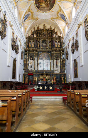 Trnava, Slovacchia. 2018/4/12. Il reredos in San Giovanni Battista nella Cattedrale di Trnava. Foto Stock