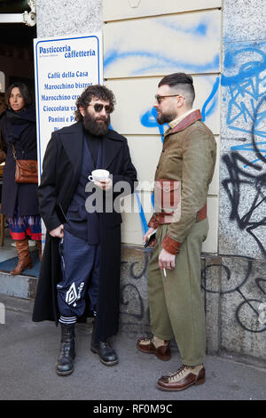 Milano, Italia - 13 gennaio 2019: Uomini prima di John Richmond sfilata di moda, la Settimana della Moda Milanese street style Foto Stock