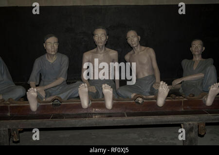 Ricreazione delle condizioni di prigionia a Hanoi Hilton prison museum ad Hanoi, Vietnam. Foto Stock