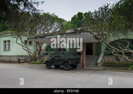 Il D67 la guerra è il quartier generale per l'esercito vietnamita del nord ad Hanoi, Vietnam. L'ingresso posteriore. Foto Stock