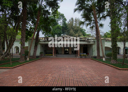 Il D67 la guerra è il quartier generale per l'esercito vietnamita del nord ad Hanoi, Vietnam. L'ingresso anteriore. Foto Stock