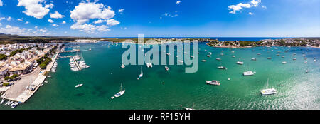 Spagna, Baleares, Mallorca, Portocolom, Punta de ses Crestes, Baia di Portocolom Foto Stock