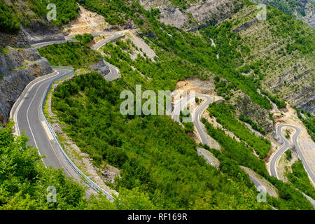 Albania, Scutari County, Alpi Albanesi, Cem Canyon, serpentina Foto Stock