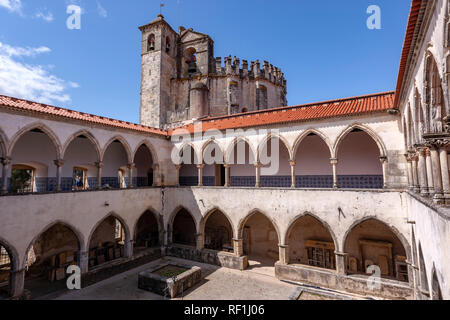 Claustro da Lavagem (lavaggio chiostro a due piani chiostro gotico nel Convento di Cristo, Tomar, Portogallo Foto Stock