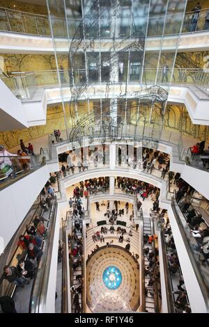 Piazza Limbecker Platz Shopping Centre, aperto nel marzo 2008, il più grande della Germania, urban shopping centre, Essen, Renania settentrionale-Vestfalia Foto Stock