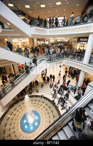 Piazza Limbecker Platz Shopping Centre, aperto nel marzo 2008, il più grande della Germania, urban shopping centre, Essen, Renania settentrionale-Vestfalia Foto Stock