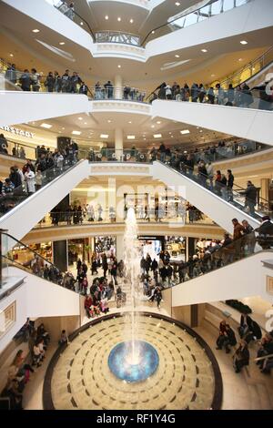 Piazza Limbecker Platz Shopping Centre, aperto nel marzo 2008, il più grande della Germania, urban shopping centre, Essen, Renania settentrionale-Vestfalia Foto Stock