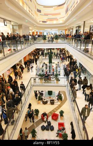 Piazza Limbecker Platz Shopping Mall, aperto nel marzo 2008, il più grande della Germania, urban shopping mall, Essen, Nord Reno-Westfalia, Germania Foto Stock