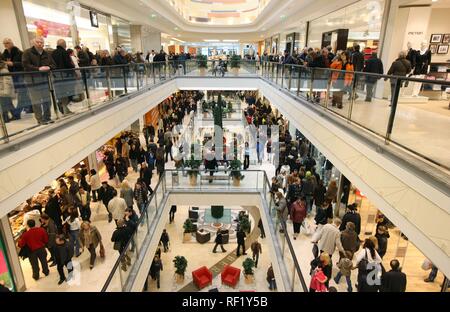 Piazza Limbecker Platz Shopping Mall, aperto nel marzo 2008, il più grande della Germania, urban shopping mall, Essen, Nord Reno-Westfalia, Germania Foto Stock